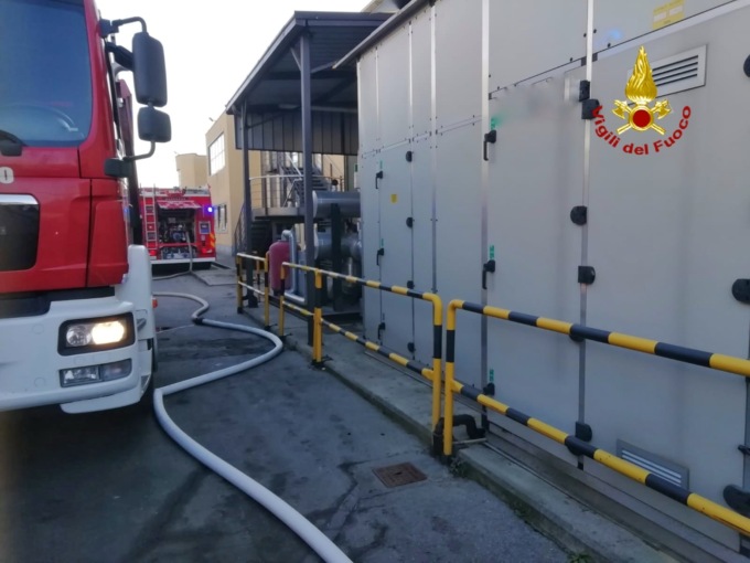 Incendio in una ditta di gomme e plastiche a Luserna San Giovanni