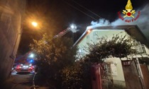 Incendio ad Almese, a fuoco il tetto di una casa: ingenti danni