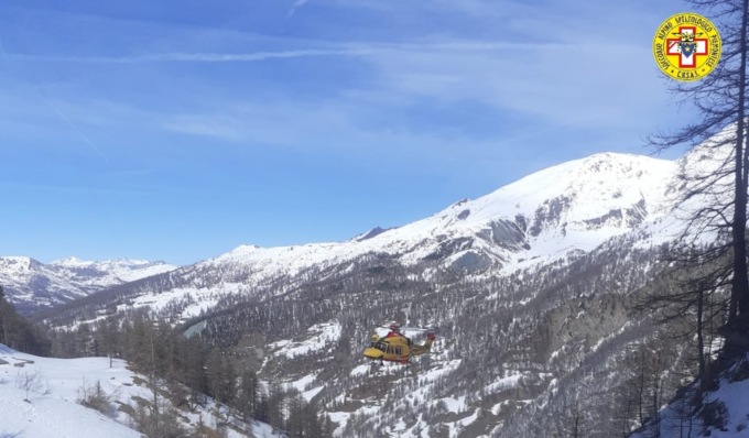 Valanga in Val Troncea investe due scialpinisti e trascina una donna in un canale
