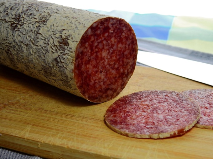 Rischio salmonella e listeria: richiamato lotto di salame prodotto in Piemonte