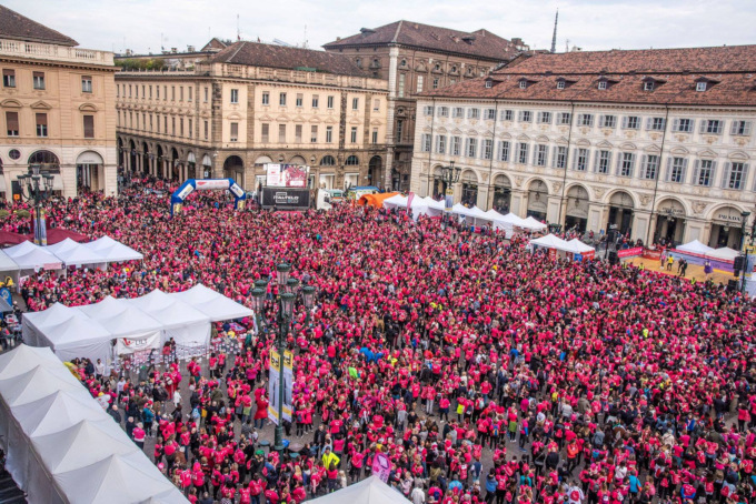 Torino Outlet Village sostiene la ricerca sul cancro con “Just The Woman I Am”