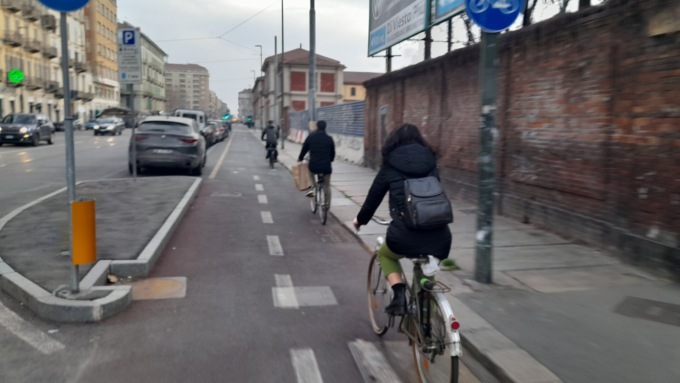 La pista ciclabile di via Nizza è sempre più apprezzata e utilizzata dai torinesi