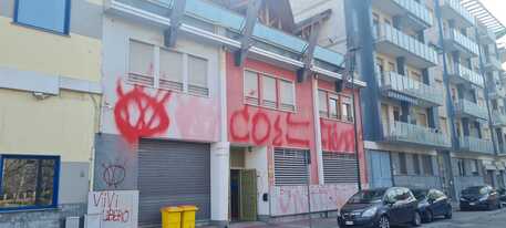 Cgil, imbrattata con scritte No Vax la sede della Fiom a Torino