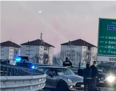 Scontro tra due auto nel raccordo per Falchera