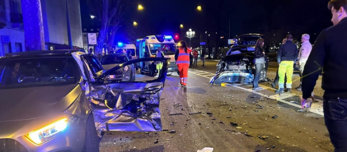 Scontro tra 4 veicoli in corso Casale: sette feriti