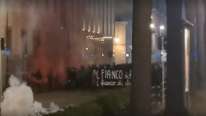 Corteo anarchico in diverse zone di Torino in sostegno di Alfredo Cospito