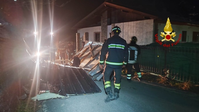 Il Torinese sferzato dal forte vento caldo, danni ai tetti e agli alberi in molte località