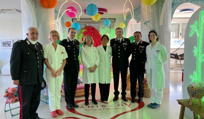 I Carabinieri in visita ai bambini ricoverati al Regina Margherita