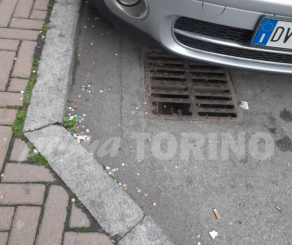 Il tombino rotto vicino alla pasticceria -via Torino, Nichelino