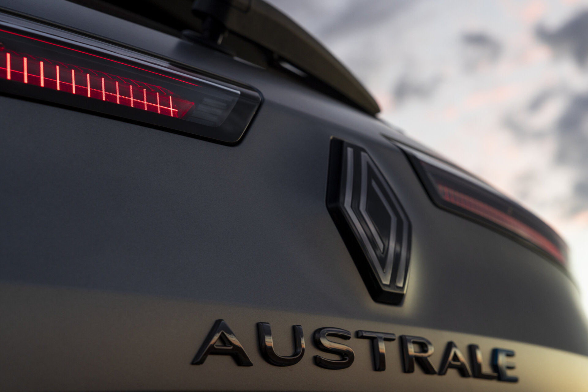 The_All-New_Renault_Austral_Esprit_Alpine_E-TECH_Hybrid_-_Satin_Shale_Grey_43