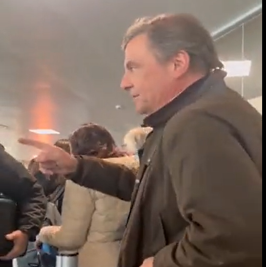 Scena da teatro tra Calenda e Venditti all’Aeroporto di Caselle