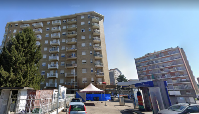 Si intrufolano nelle cantine di un condominio delle Vallette e si mettono a cucinare: due intossicati