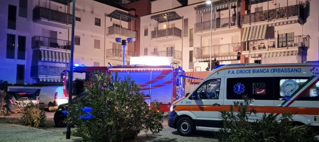 Incendio in un appartamento di via Belgio a Orbassano: una donna ustionata e diverse persone intossicate