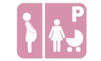 Addio alle strisce rosa dei parcheggi per le persone in gravidanza a Nichelino