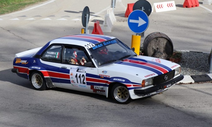 Infarto Durante La Prova Di Rally La Navigatrice Si Salva Sollevando