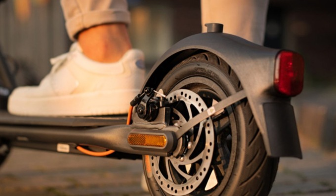 Biella dice ‘no’ allo sharing dei monopattini: “Utenti troppo indisciplinati”