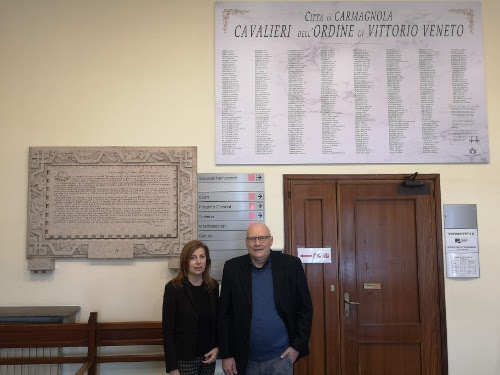Il Comune di Carmagnola ricorda oltre 400 concittadini Cavalieri di Vittorio Veneto con una grande lapide