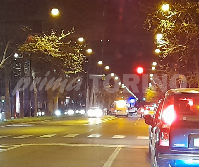 Scontro tra due auto in corso Casale: due feriti