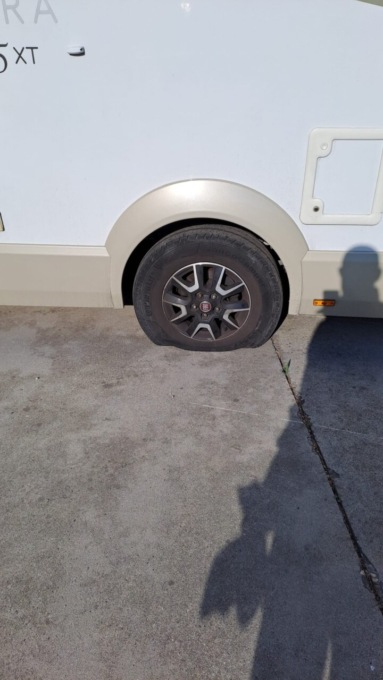 Atti vandalici ai camper parcheggiati nel quartiere Valverde di Bruino
