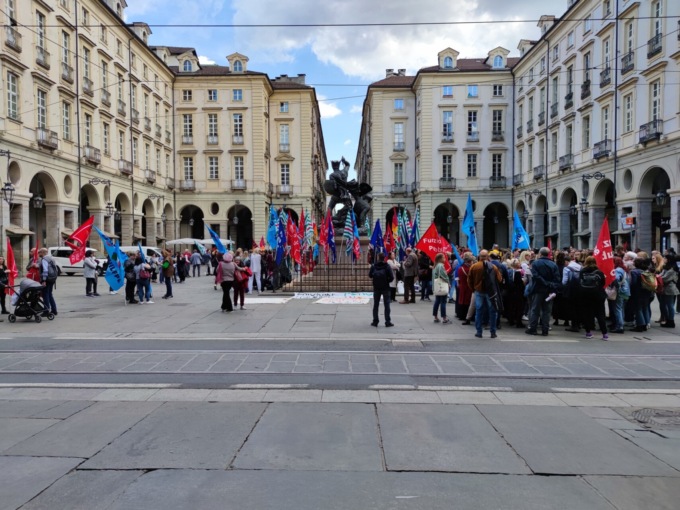 Maestre di nidi e materne comunali in piazza contro l’aumento delle ore lavorative