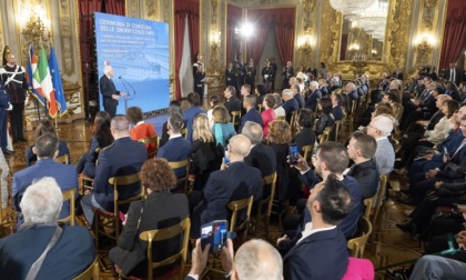 Il presidente Mattarella ha consegnato le onorificenze a due donne di Torino: Fatima e Antonella