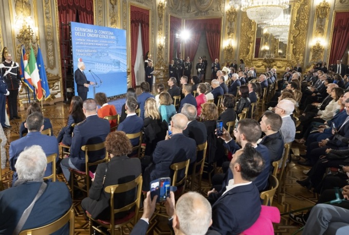 Il presidente Mattarella ha consegnato le onorificenze a due donne di Torino: Fatima e Antonella