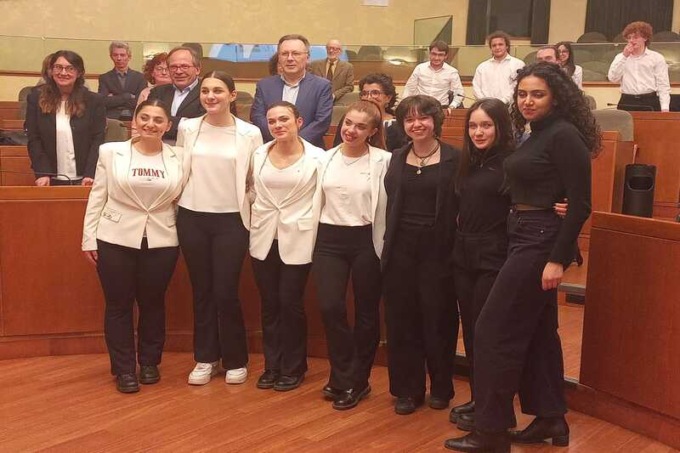 Consiglio regionale, il liceo Regina Margherita è la scuola vincitrice del torneo di “Debate”
