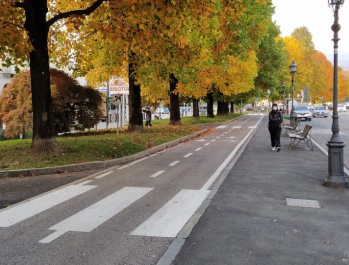 Pinerolo come Torino: la pista ciclabile del centro città piace sempre di più ai cittadini