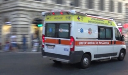 Malore ai campi da tennis, 76enne in arresto cardiaco: salvato dal 118