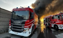 Maxi incendio a Rivoli in azienda lavorazioni carni, pompieri al lavoro tutta la notte per domare le fiamme