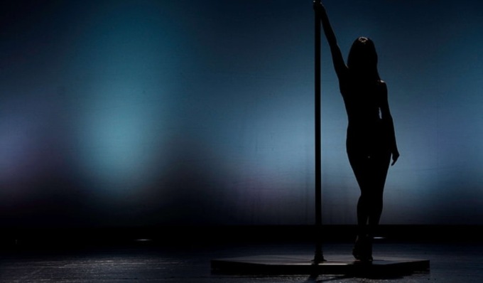 Ballerine di lap dance costrette a prostituirsi: arrestati gestore e collaboratrice night club