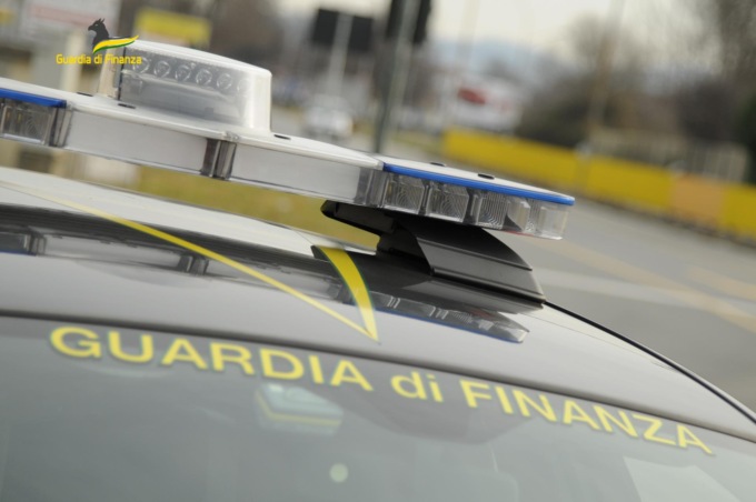Personale irregolare e straordinari non pagati. Nei guai per una nota catena d’abbigliamento