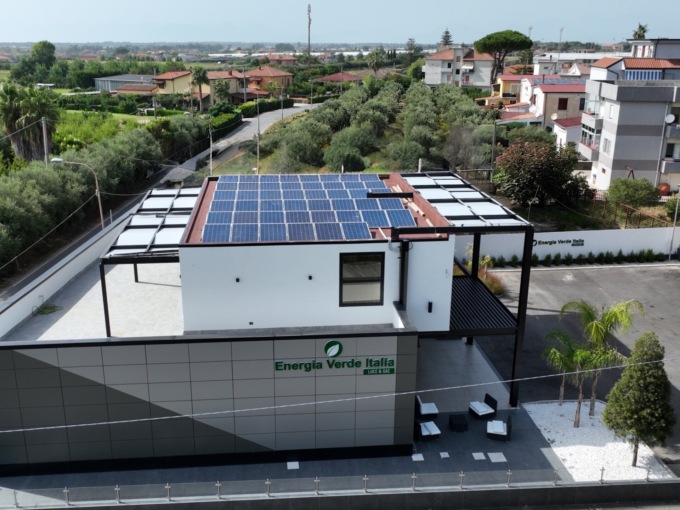 Energia Verde Italia: Educazione verso un Futuro Sostenibile e Fornitura di Luce e Gas a Prezzi Competitivi