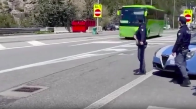 Bloccato al traforo del Frejus con 7 kg di marijuana nel trolley