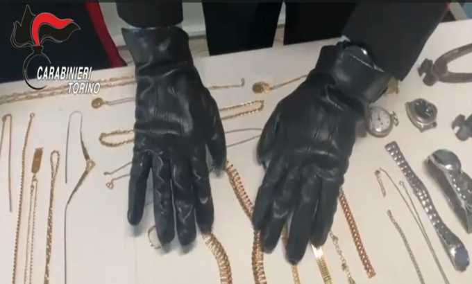 Sequestrati dai carabinieri a Verolengo monili d’oro di dubbia provenienza: 2 denunce