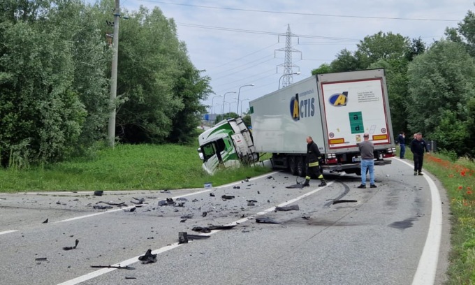 Scontro tra un’auto e un camion tra Settimo Torinese e Volpiano