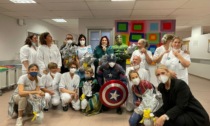 I supereroi della NIDA in visita ai pazienti oncologici dell'ospedale Molinette