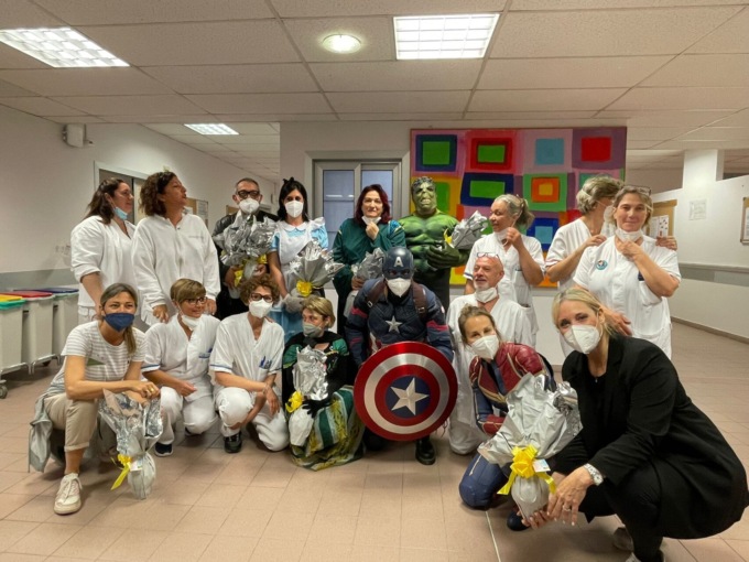 I supereroi della NIDA in visita ai pazienti oncologici dell’ospedale Molinette