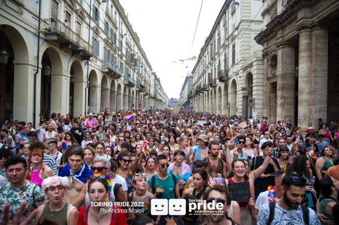 “Tacchi rotti eppur bisogna andar”: il Torino Pride torna oggi per le vie della città