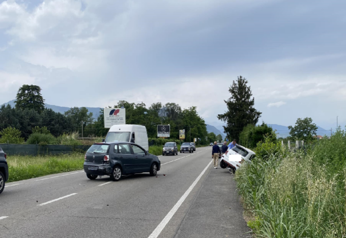 Tamponamento tra due auto a Rivalta di Torino