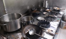 Alimenti mal conservati e scarsa igiene nelle cucine: sanzionati dai Nas due esercizi commerciali
