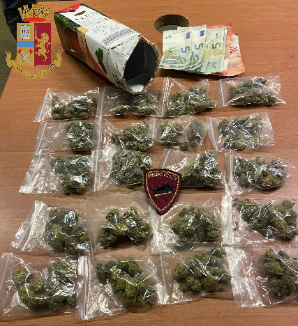 Nascondeva la marijuana all’interno di un brick di vino rosso