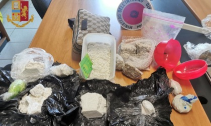 Cocaina, MDMA, hashish e marijuana: in casa aveva un mix di droghe