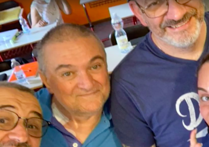 Muore prima di conseguire la maturità, i compagni gli fanno prendere un diploma “ad honorem”