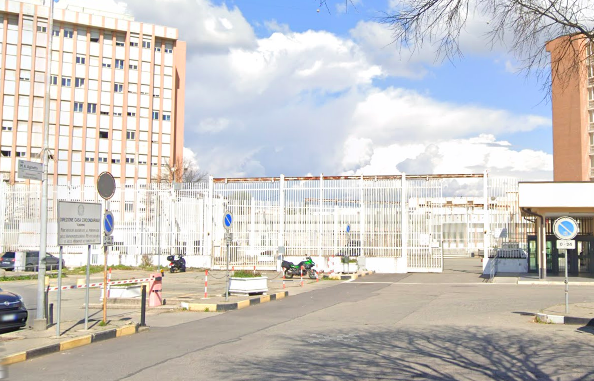 Detenuta realizza un cappio con i propri vestiti e si suicida: era in carcere per il tentato omicidio del compagno