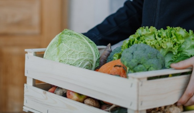 Con un raggiro vendono cassette di frutta di pessima qualità