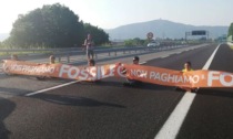 Blitz di Ultima Generazione, bloccata la strada d'accesso sulla Torino-Chivasso