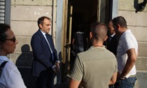 Blitz delle forze dell'ordine nel "palazzo dello spaccio", presente anche il sindaco Lo Russo