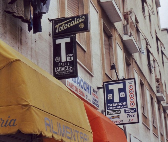 Minacciava ed estorceva denaro all’ex capo, l’incubo vissuto dal proprietario di un bar tabaccheria