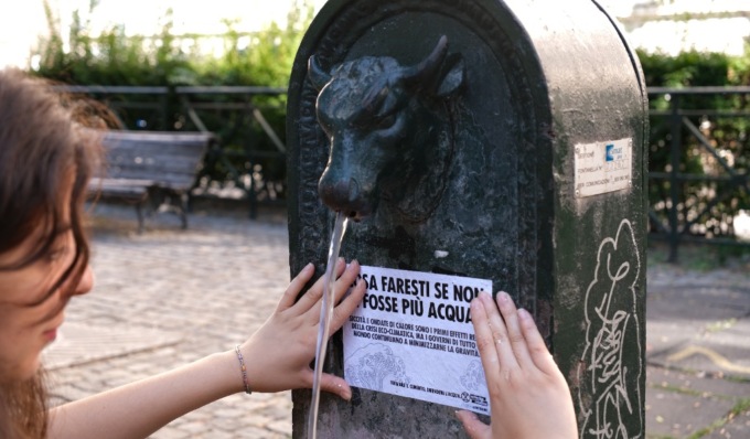 “Cosa faresti se non ci fosse più acqua?”, la scritta apparsa sui Turet di Torino